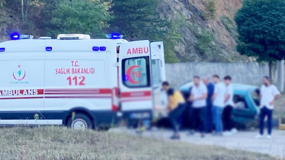 Karabük'te iki otomobil çarpıştı: 1'i ağır 4 yaralı