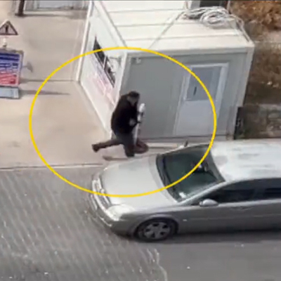  Adliye önünde kan döküldü