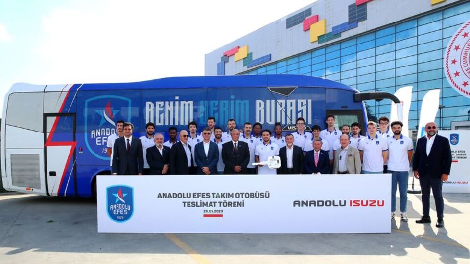Anadolu Efes'e yeni takım otobüsü