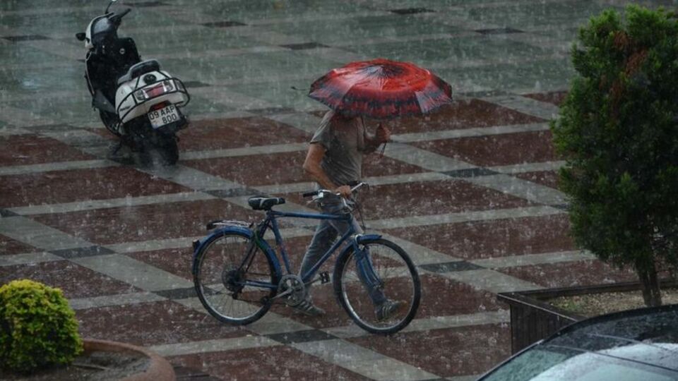 Ve geliyor... Kuvvetli sağanak uyarısı