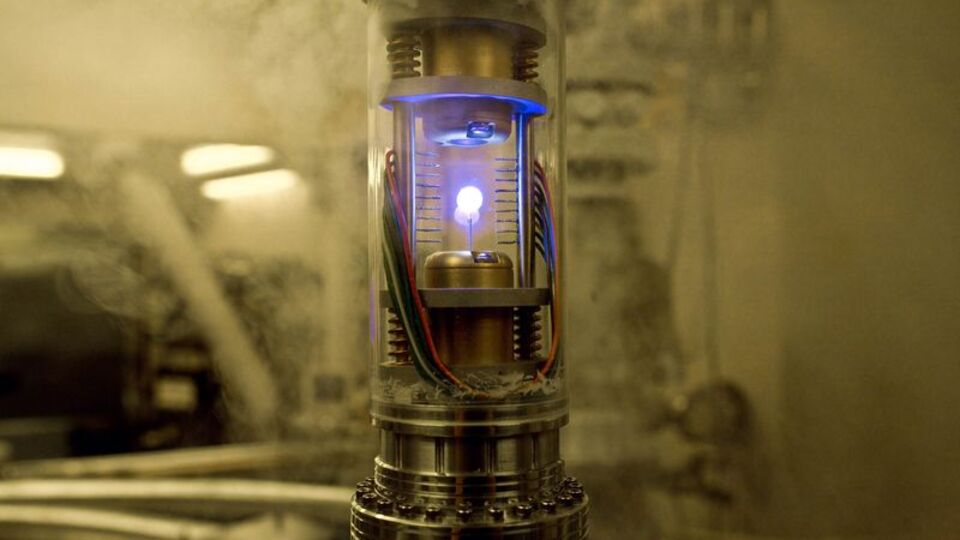 Bilim insanları antimaddenin gizemini çözmeye bir adım daha yaklaştı