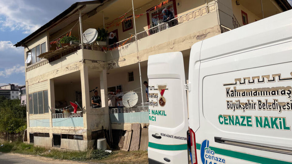 Evinin 2. katından düşen yaşlı adam öldü