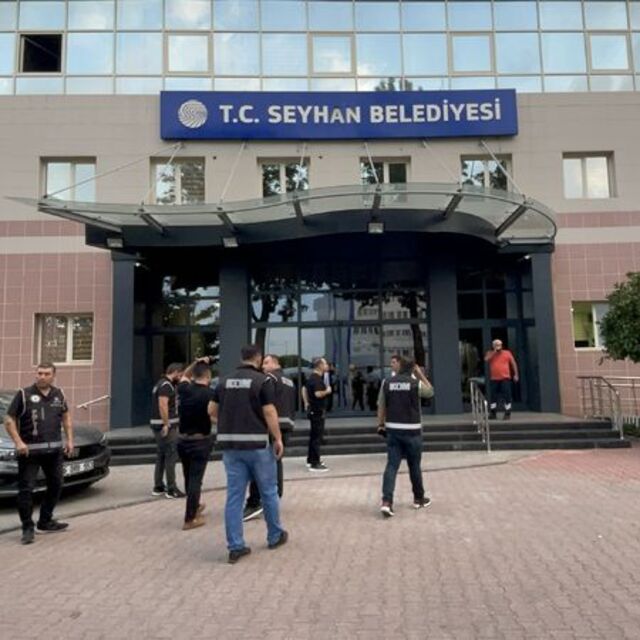 Adana'da 2 belediyeye operasyon!