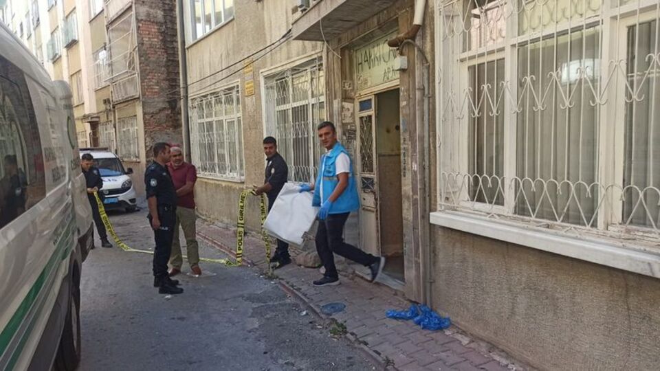 Böyle evlat olmaz olsun! Anne katili!