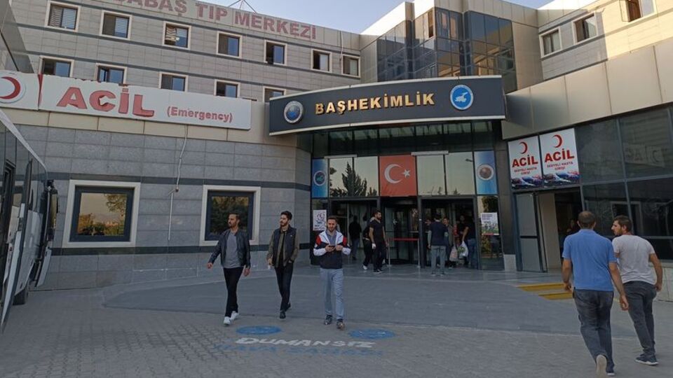 Darbedilen asistan doktor yoğun bakımda