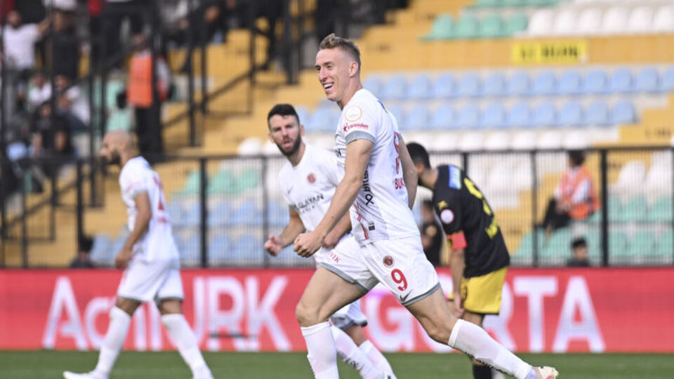 Antalya'nın üç puanı Buksa'dan!