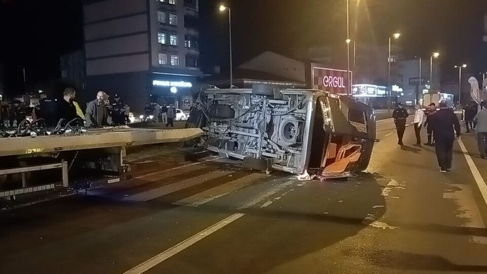 Zonguldak'ta midibüs devrildi: 7 yaralı