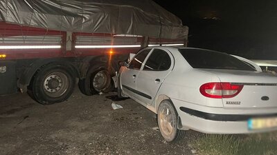 TIR'a çarpan otomobildeki polis ve eşi öldü