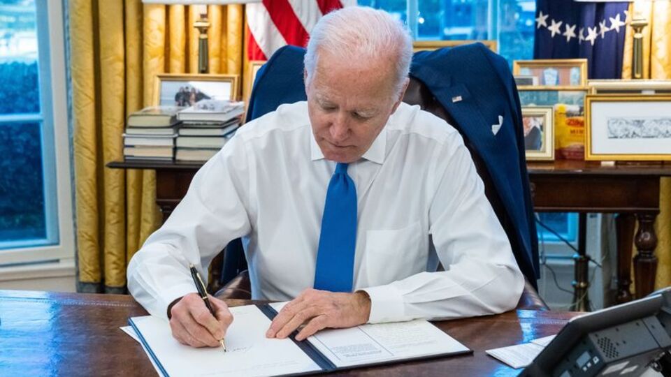 Biden imzaladı; ABD'de hükümetin kapanması önlendi