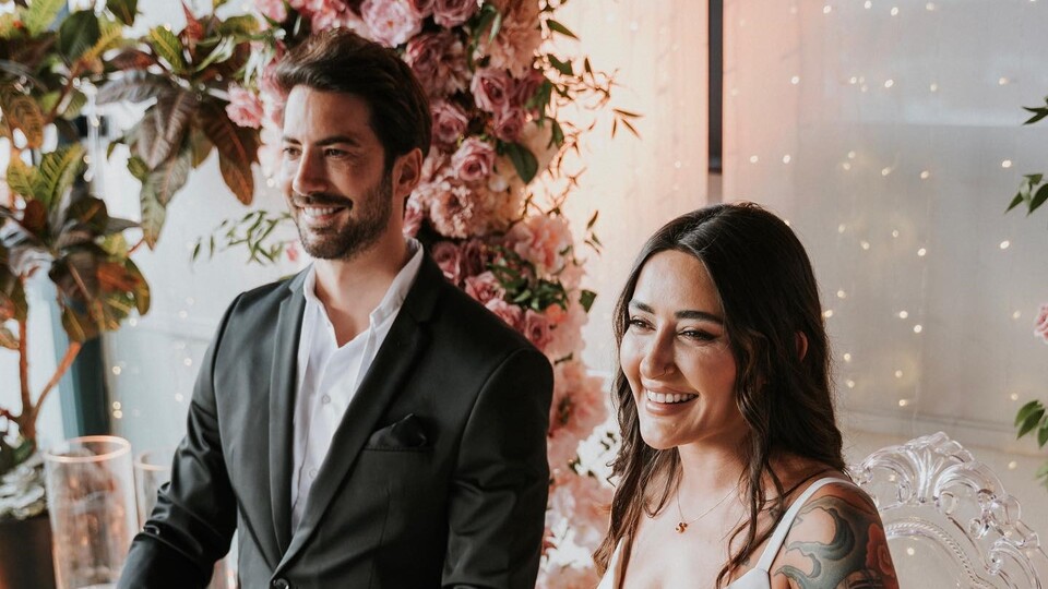 Melek Mosso nişanlandı