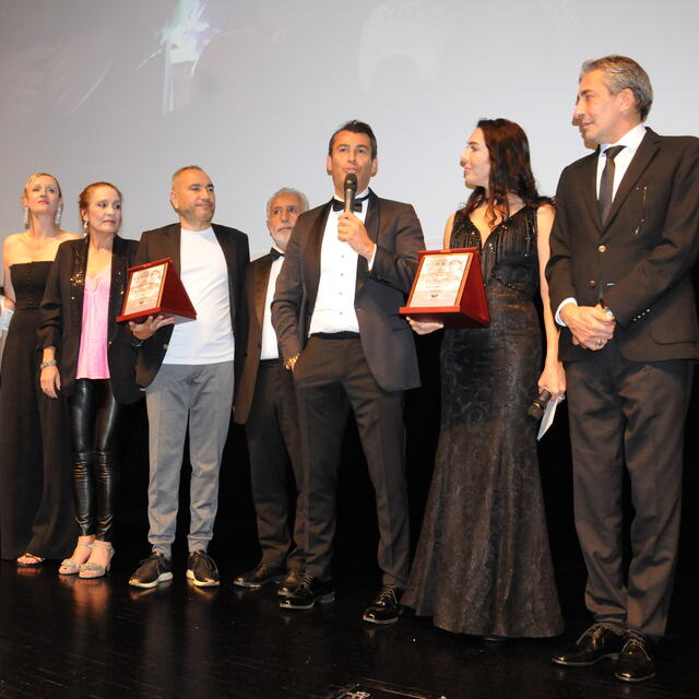 Memleketinde gala yaptı
