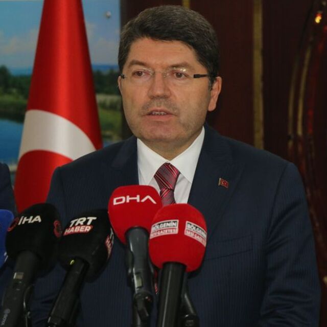 "Yeni bir anayasaya ihtiyacımız var"