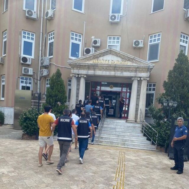 8 FETÖ üyesi sahte kimlikle yakalandı