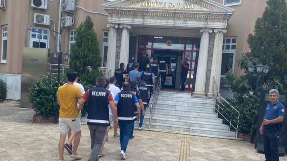 8 FETÖ üyesi sahte kimlikle yakalandı