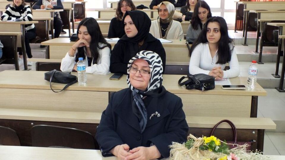 59 yaşında üniversiteyi kazandı! Torunu yaşındakilerle aynı sırayı paylaşıyor