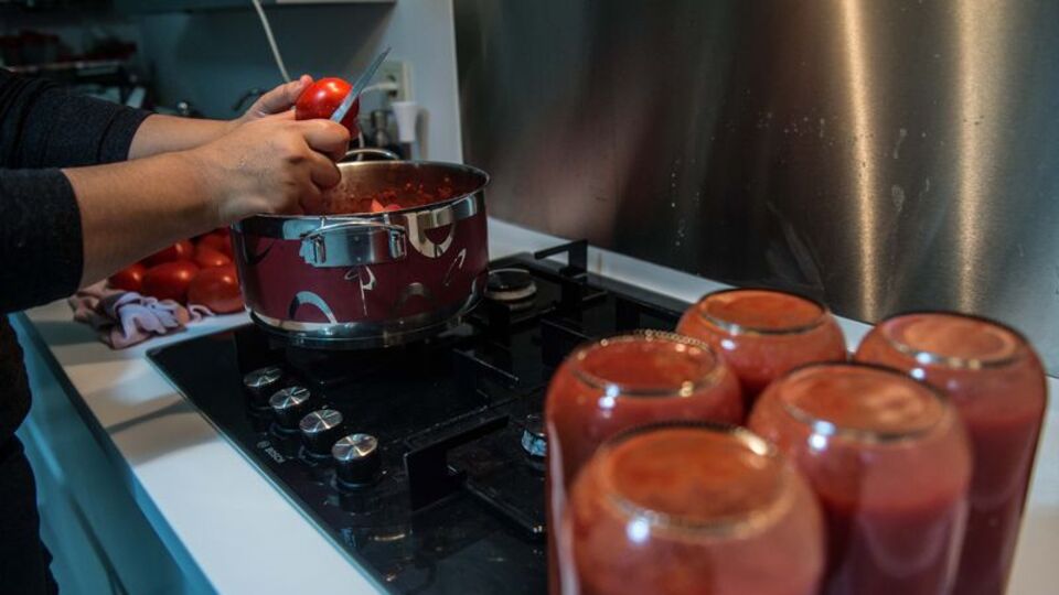 Halk sağlığı uzmanından konservede 'bombeli kapak' uyarısı!