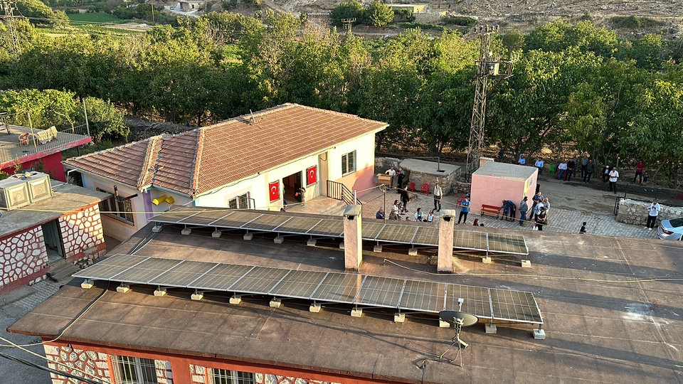 Köy okuluna çevre dostu ısıtma ve soğutma sistemi