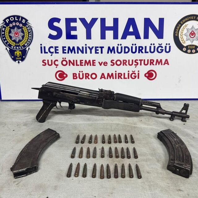 Kadının pazar arabasından Kalaşnikof çıktı
