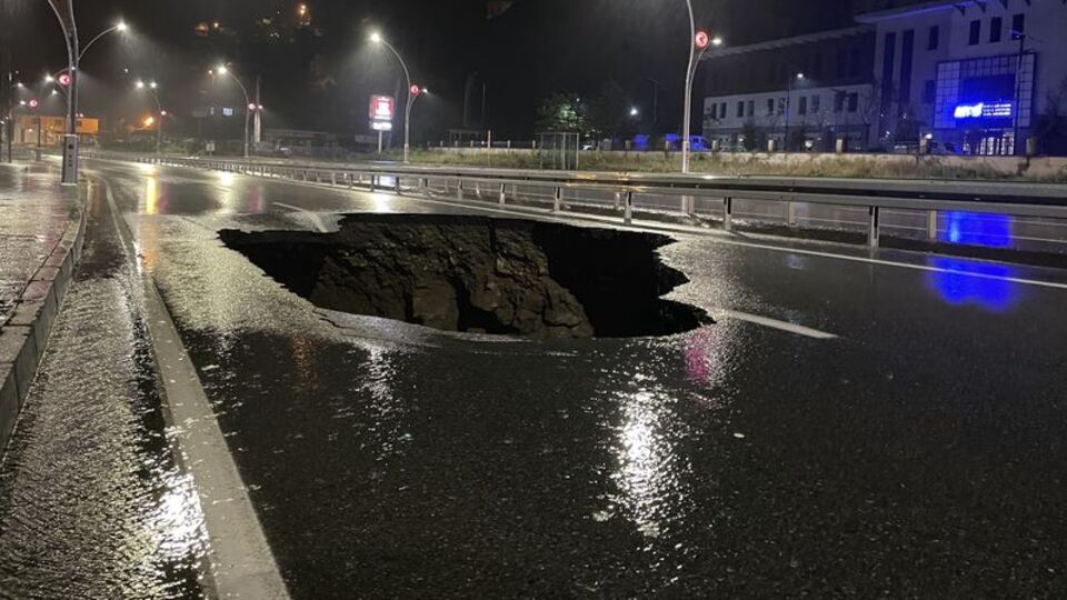 Rize-Güneysu kara yolunun bir kısmı çöktü