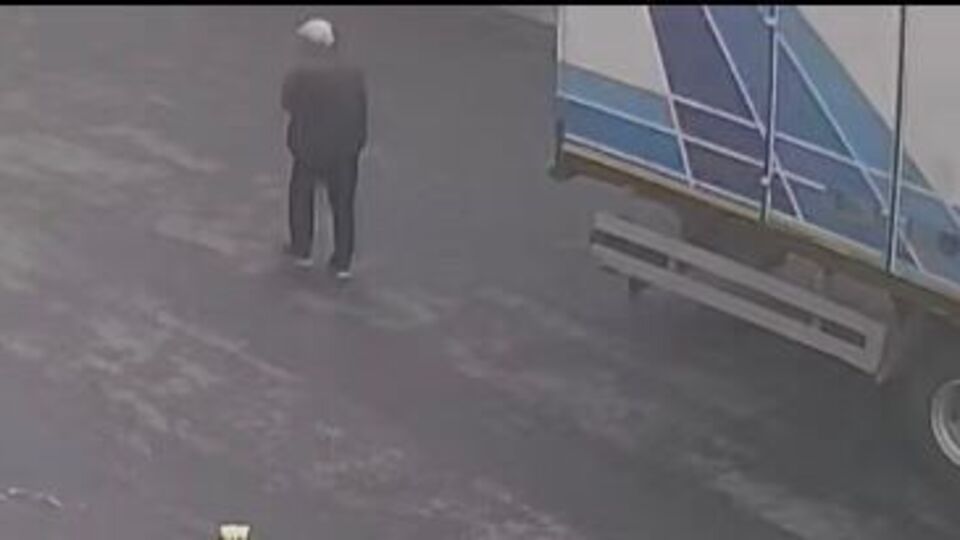 Her şeyden habersiz yürüyordu... 20 saniye sonra gelen ölüm!