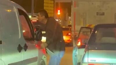 Trafikte tartıştığı sürücüye bıçak çekti