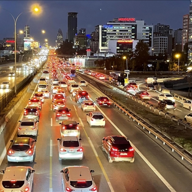 İstanbul'da trafikte yoğunluk yaşanıyor