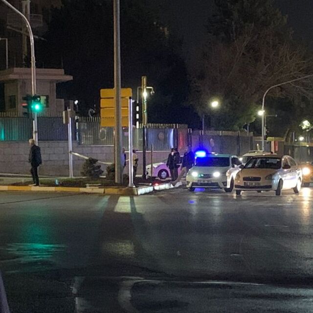 Şüpheli paket fünye ile patlatıldı
