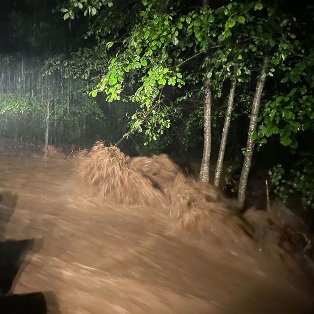 Rize'yi sel ve vurdu! Yollar kapandı...