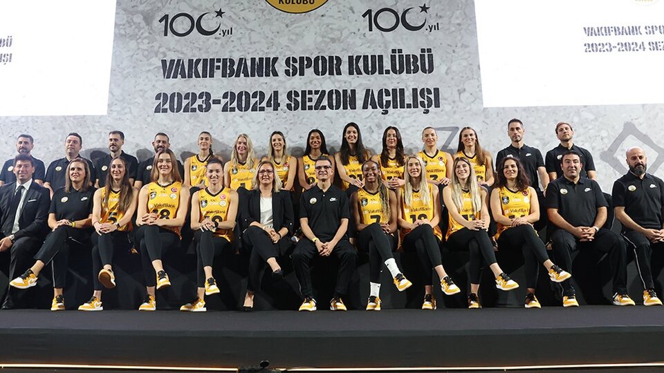 VakıfBank sezonu açtı