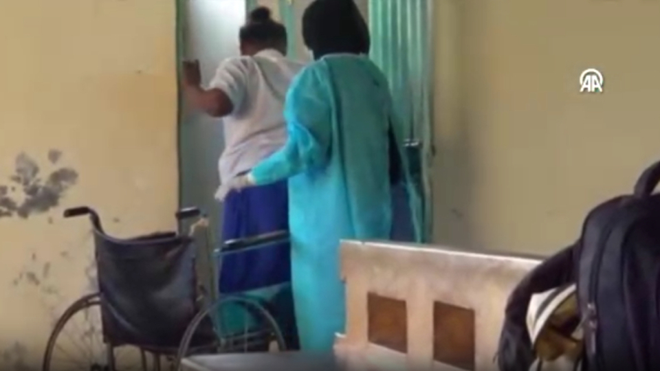 Kenya'da belirlenemeyen hastalık nedeniyle yaklaşık 95 kız öğrenci hastaneye kaldırıldı