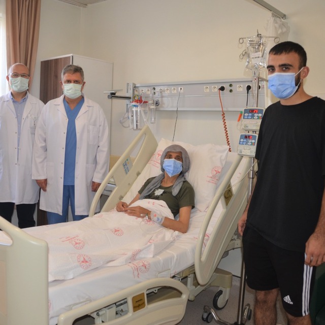 Büyük fedakarlık! Annesi denize girebilsin diye böbreğini verdi