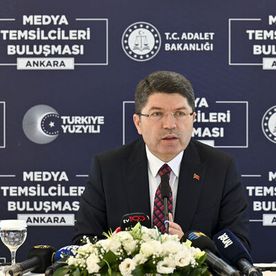 Önce iç tüzük sonra anayasa