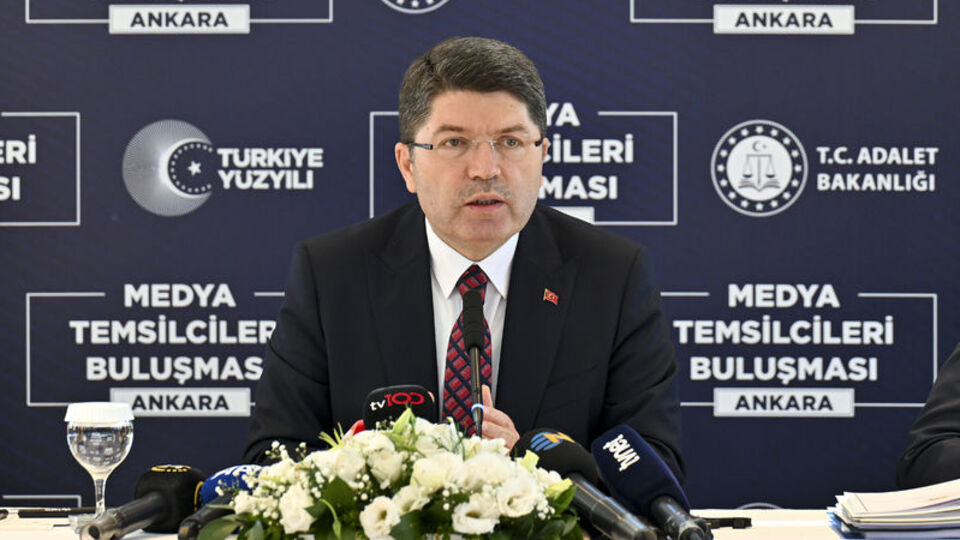 Önce iç tüzük sonra anayasa