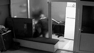 İşe aldığı çırağın yaptıklarını görünce şok oldu!