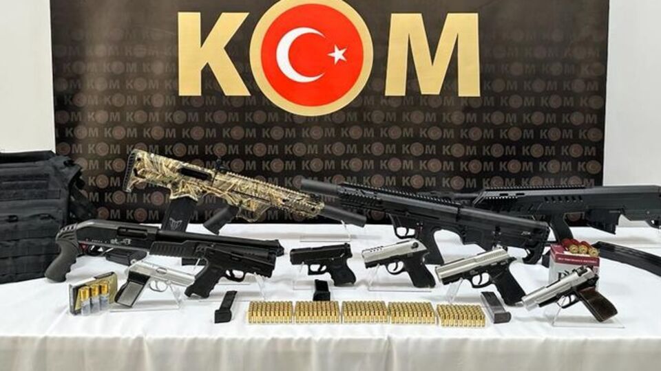 İzmir'de Kafes Operasyonu: 27 gözaltı