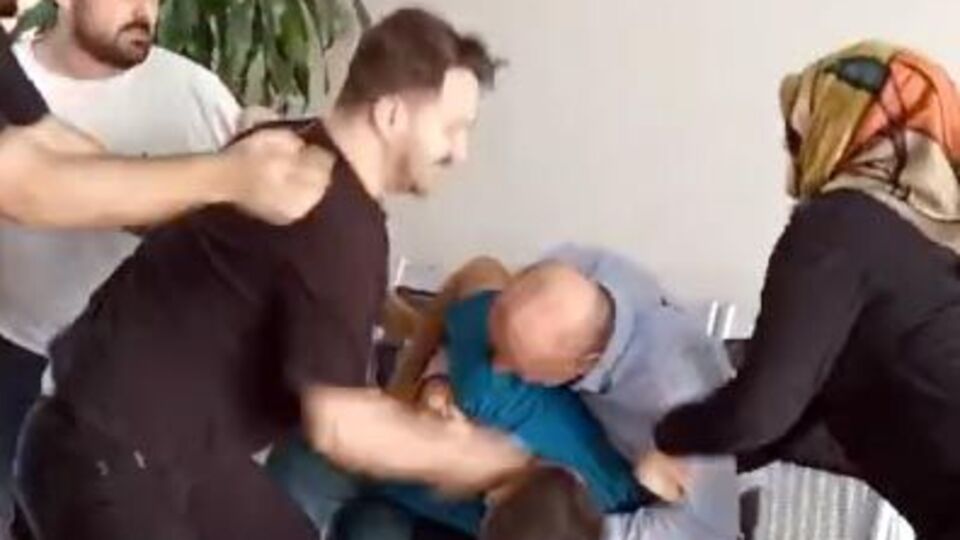 3 doktoru darbettiler