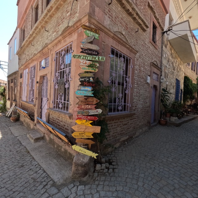  Hayalet köyden sanat köyüne