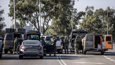 İsrail ordusu Gazze'ye saldırı başlattığını duyurdu
