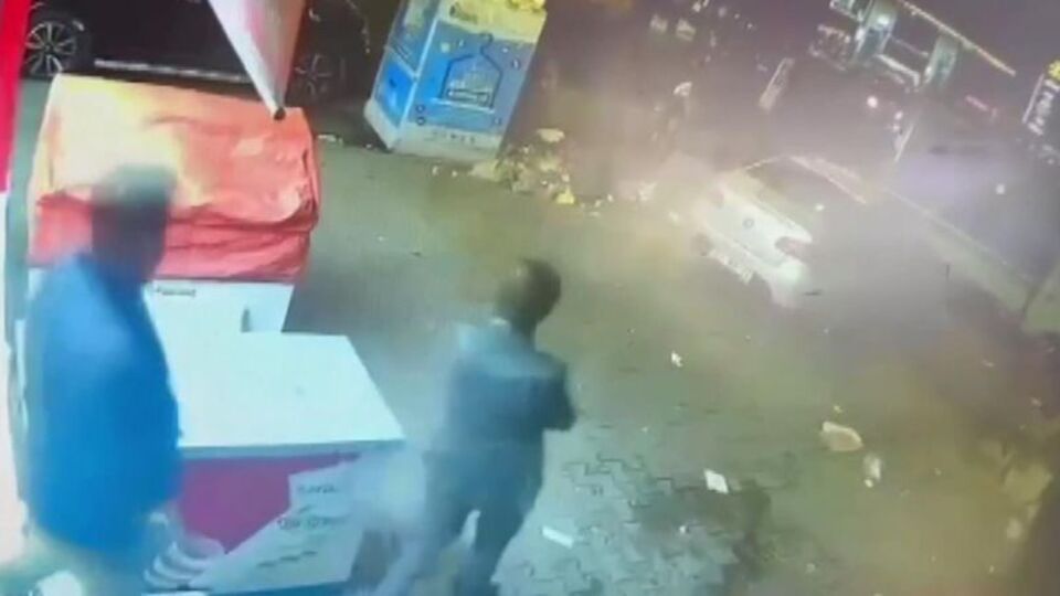 'Ne bakıyorsun' diyerek esnafı yüzünden bıçakladı!