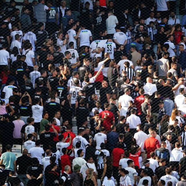  Beşiktaş taraftarından sessiz protesto!