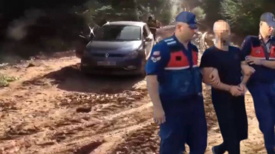 Arkadaşını 27 kez bıçakladı