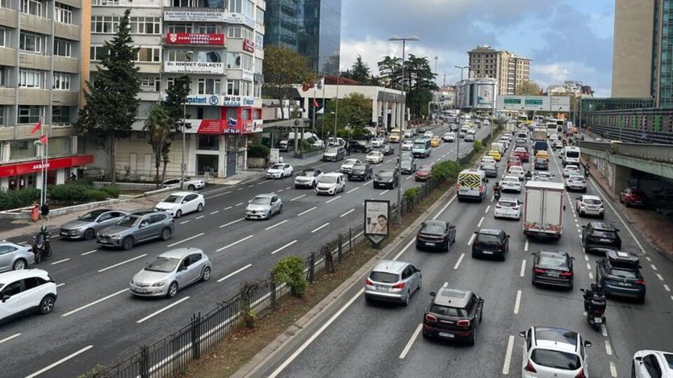 İstanbul'da trafik yoğunluğu yüzde 76'ya çıktı!