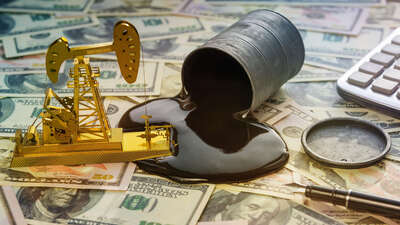 Petrol, altın ve dolarda yükseliş