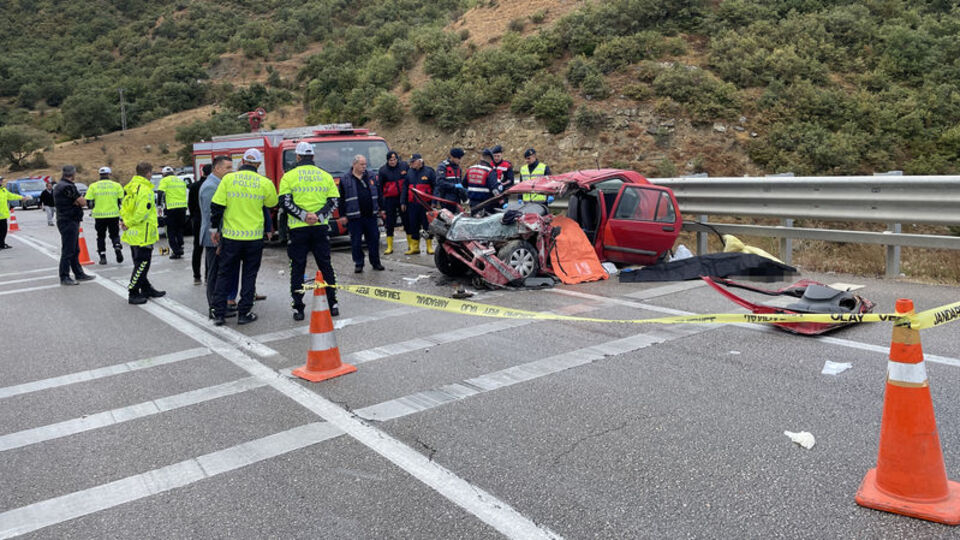 Kamyonun arkasında gidiyordu! Aynı kaza: 4 ölü!