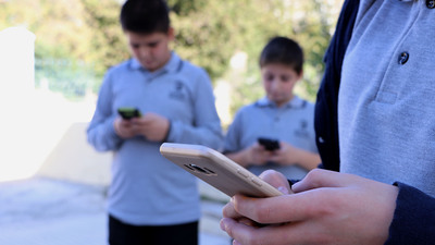 Okullarda cep telefonunun yasaklanması akran zorbalığını da önleyecek