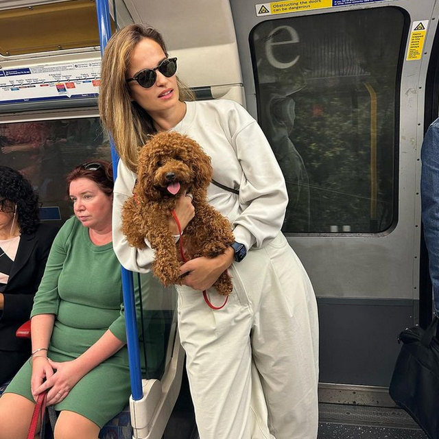 Ünlü oyuncu metroda