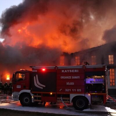 Mobilya fabrikası kullanılamaz hale geldi!