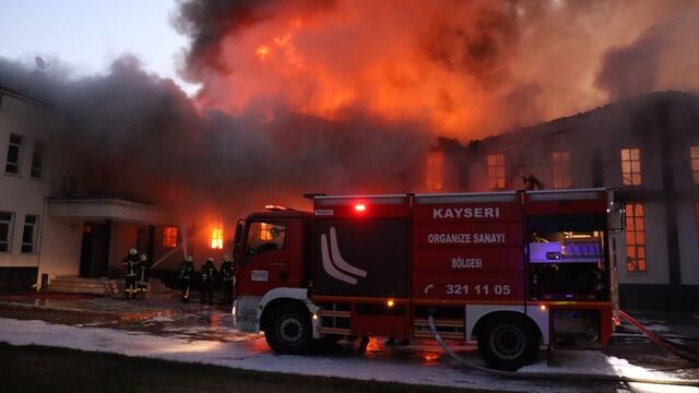 Mobilya fabrikası kullanılamaz hale geldi!