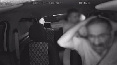 Taksiciye kaldırım taşı ile gasp girişimi kamerada