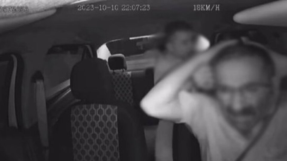 Taksiciye kaldırım taşı ile gasp girişimi kamerada